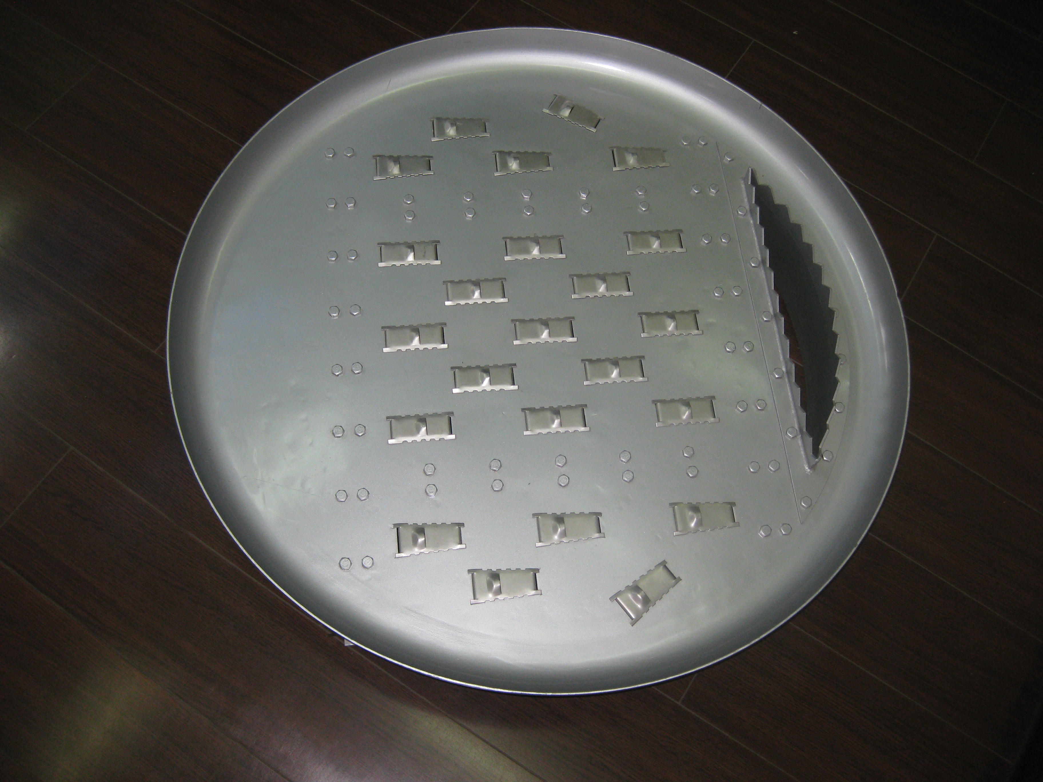 R结构单液流导向浮阀塔盘样品