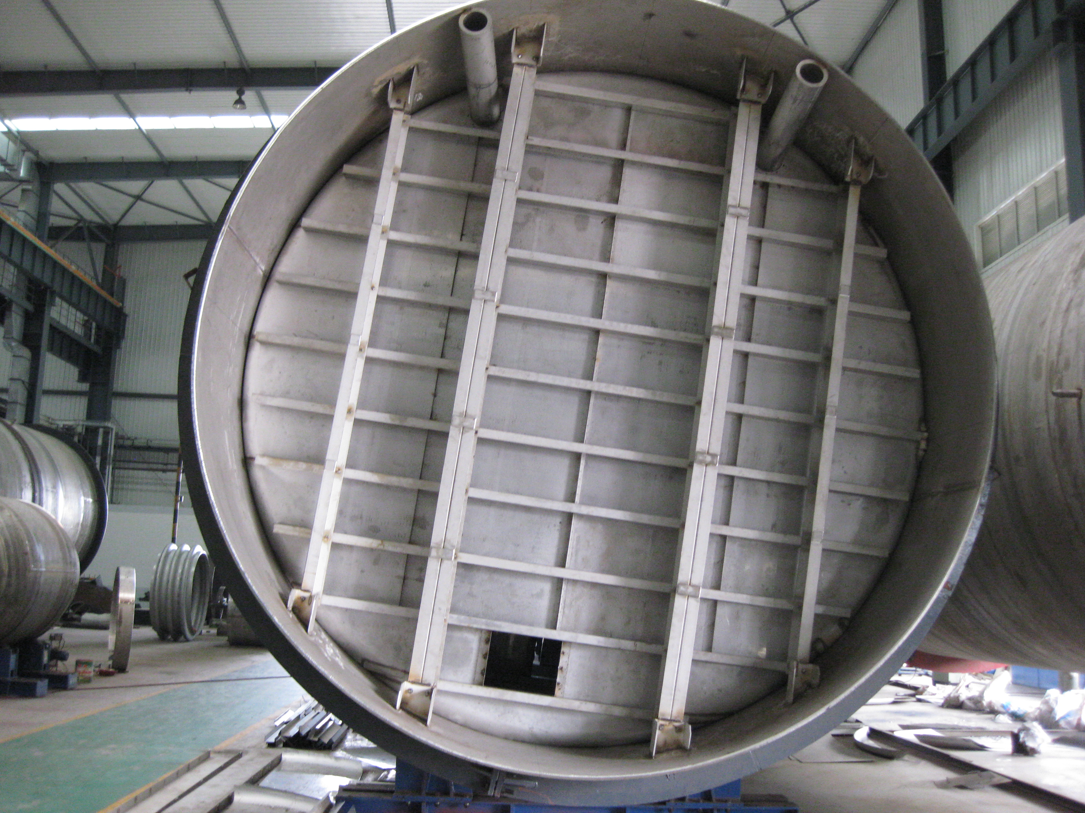 DN4600硝酸吸收塔安装现场